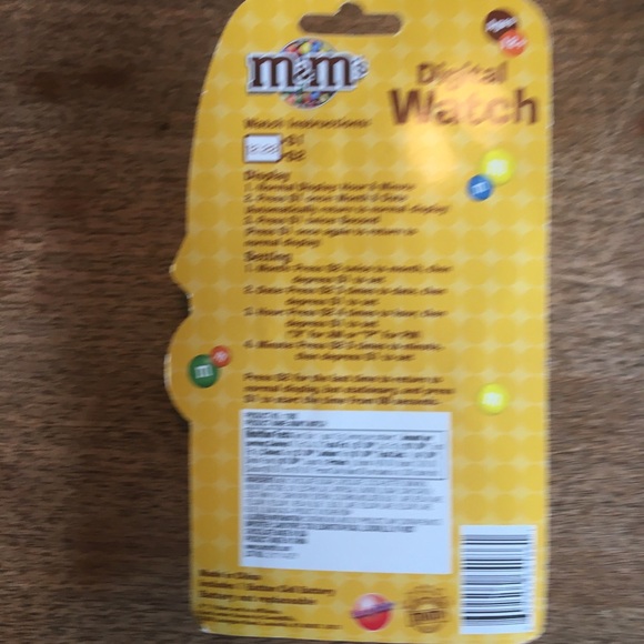 A Box of Colorful M&M Trinkets Collectables. - Picture 10 of 13